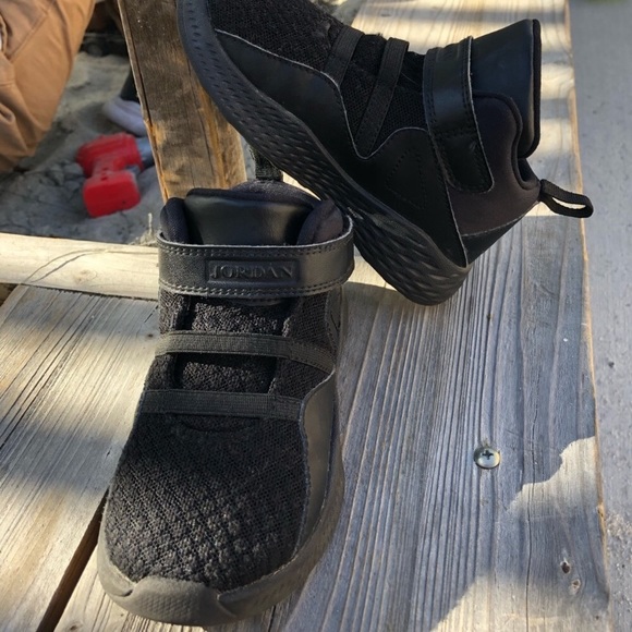 Black Jordan sneakers Kids Size 5 New without Tags - Picture 5 of 8